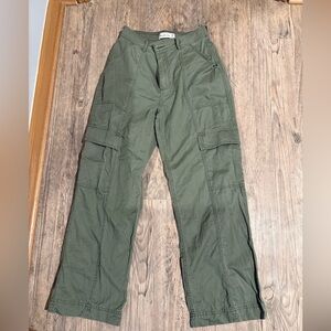 ABERCROMBIE AND FITCH CARGO PANTS (ARMY GREEN)